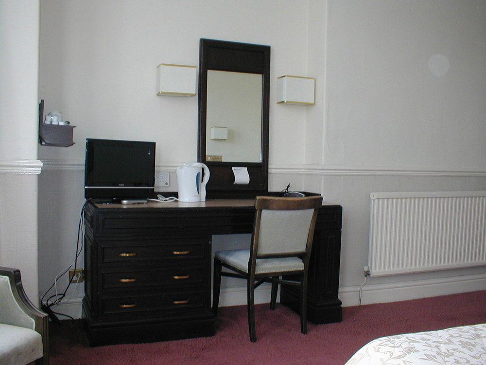 Glen Usk Hotel Llandrindod Wells Esterno foto