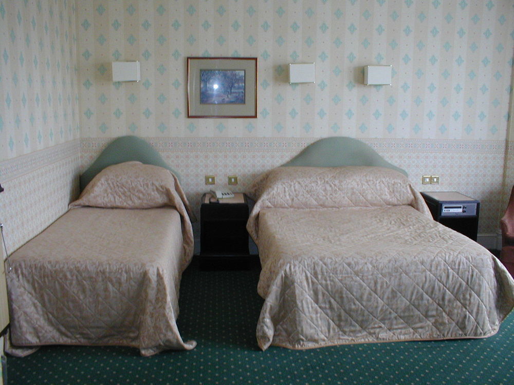 Glen Usk Hotel Llandrindod Wells Esterno foto